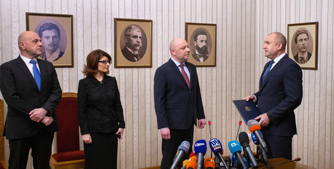 Държавният глава връчи проучвателен мандат за съставяне на правителство на най-голямата парламентарна група в 48-ото Народно събрание