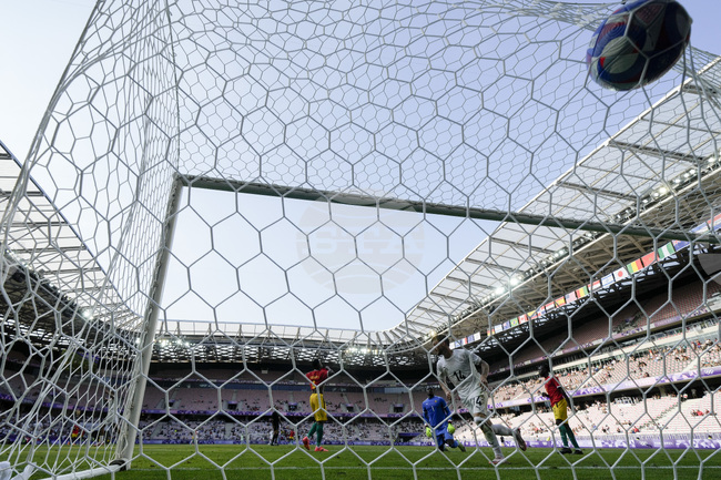 Лудогорец и ЦСКА-София наблюдават гвинейското крило на азербайджанския Зира Салифу Сума