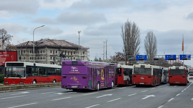 Проблем с липсата на гориво почти спря градския транспорт в Скопие 