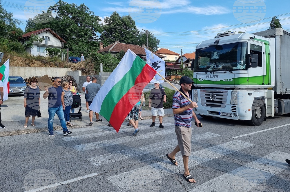 Постоянни постове на полицията ще следят за преминаване на тирове през прохода Петрохан в определени за това часове