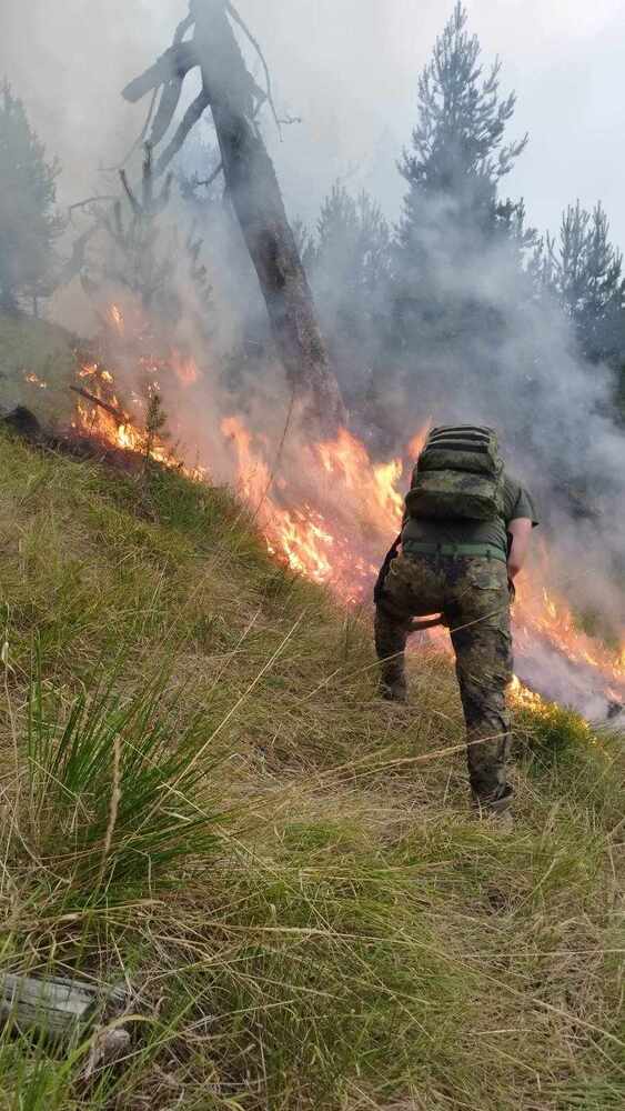 Министерство на отбраната: Военнослужещи от Трето бригадно командване – Благоевград участват в погасяването на пожара на българо-гръцката граница
