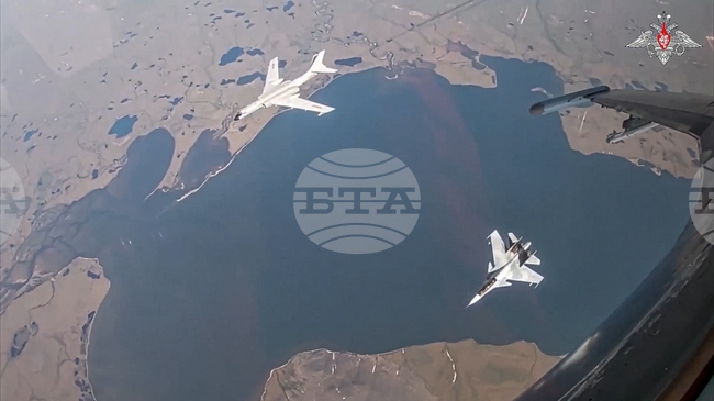 Преди срещата между Тръмп и Си Китай съобщи, че китайски бомбардировачи са летели в близост до Тайван