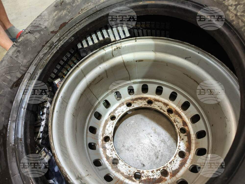 Customs Officers Find Over 29,000 Cigarettes in Spare Tires of Truck at Danube Bridge in Ruse