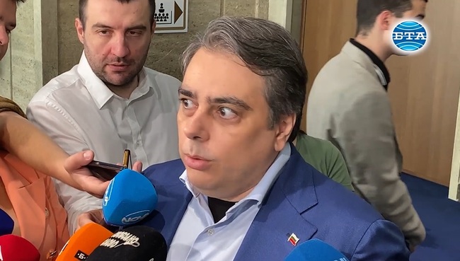 Делян Пеевски е минало свършено, да праща каквото иска в прокуратурата, заяви Асен Василев