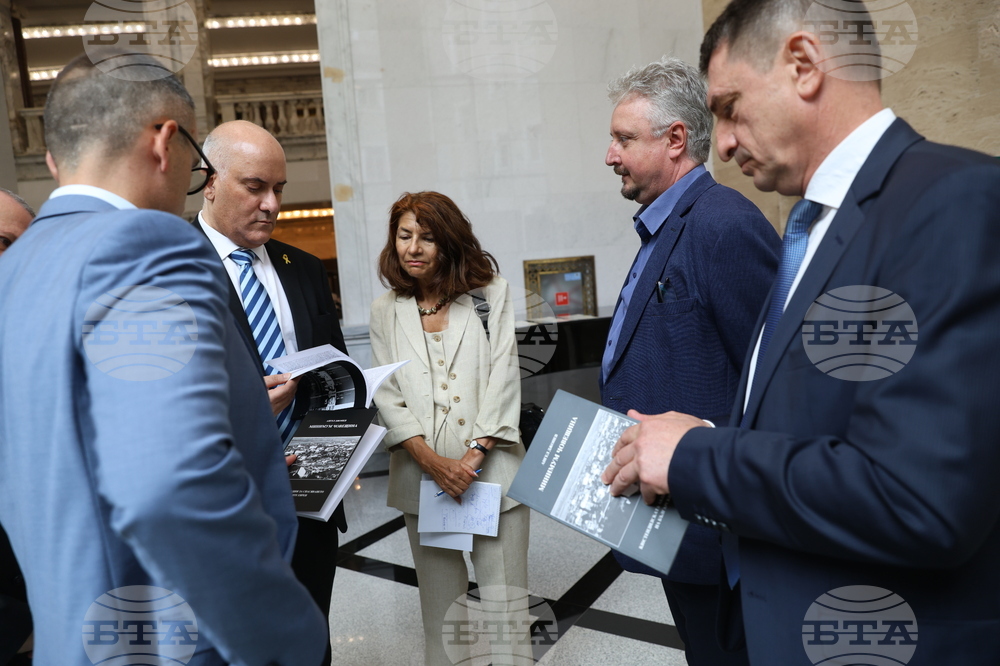 Народно събрание - фотодокументална изложба „Праведникът Димитър Пешев“