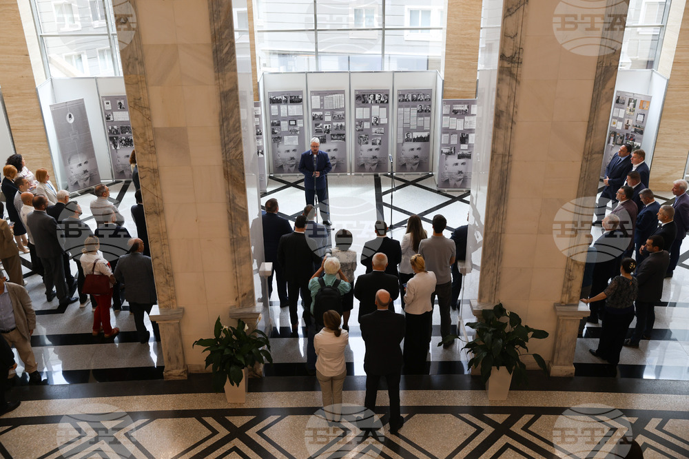 Народно събрание - фотодокументална изложба „Праведникът Димитър Пешев“