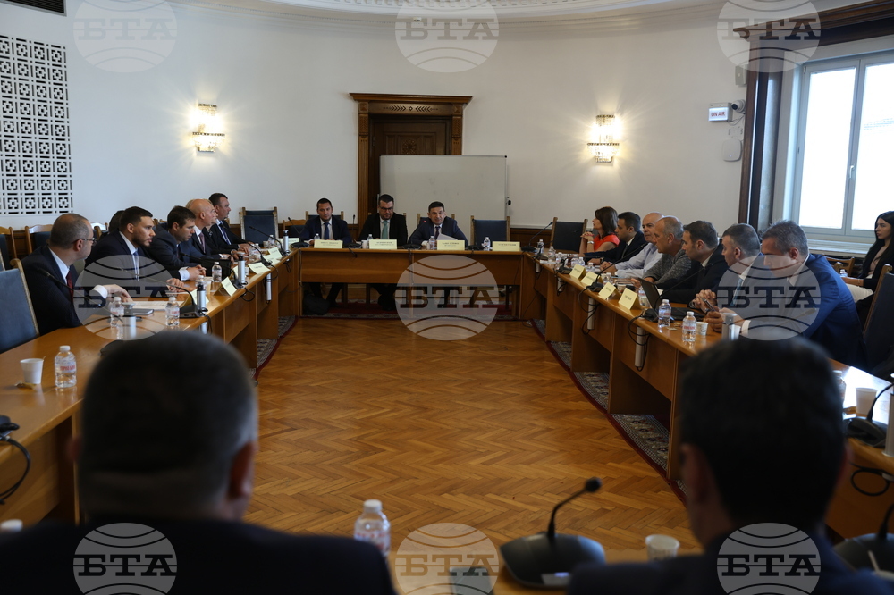 Парламент - Комисия по транспорт и съобщения