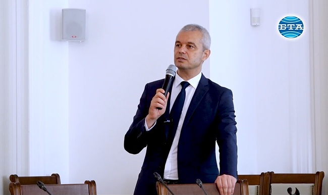 Проект на нов компютърен шрифт „Руница“ представи лидерът на „Възраждане“ Костадин Костадинов