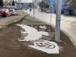 Емблемата на футболен клуб „Пирин“ изгря на кръстовището при бул. „Димитър Солунски“ и ул. „Александър Стамболийски“