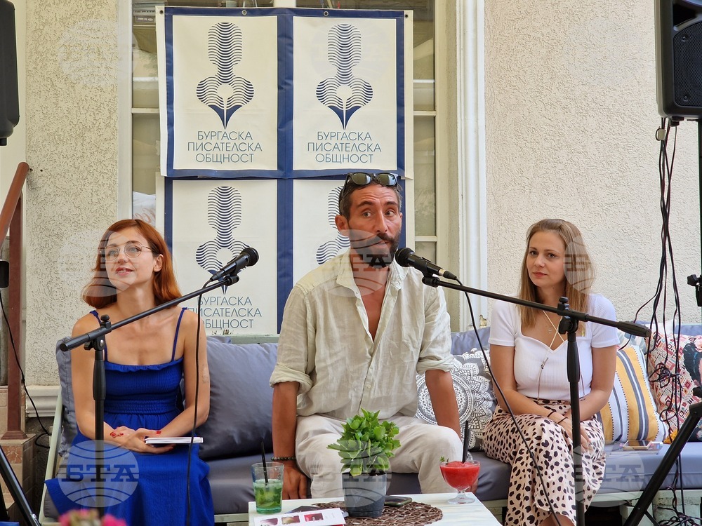 Бургас - Анна Лазарова - Нели Станева - представяне на стихосбирки