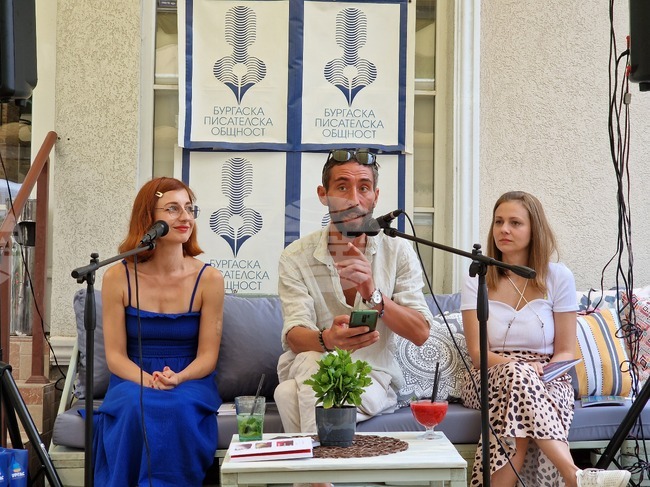  Бургас - Анна Лазарова - Нели Станева - представяне на стихосбирки