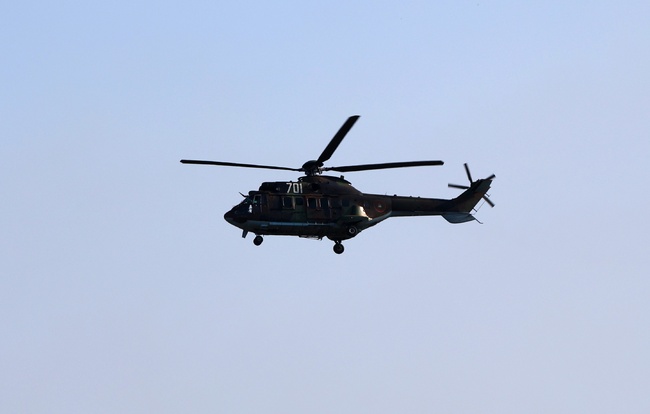 Военен хеликоптер се включи в действията по гасенето на пожар в района на Рилския манастир