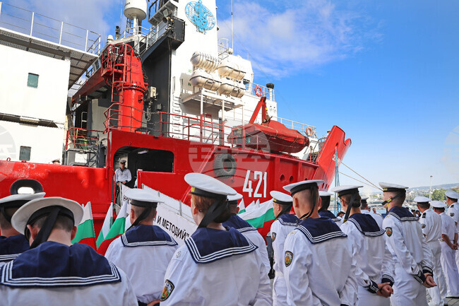 Варна - научноизследователския кораб „Св. св. Кирил и Методий“ - церемония