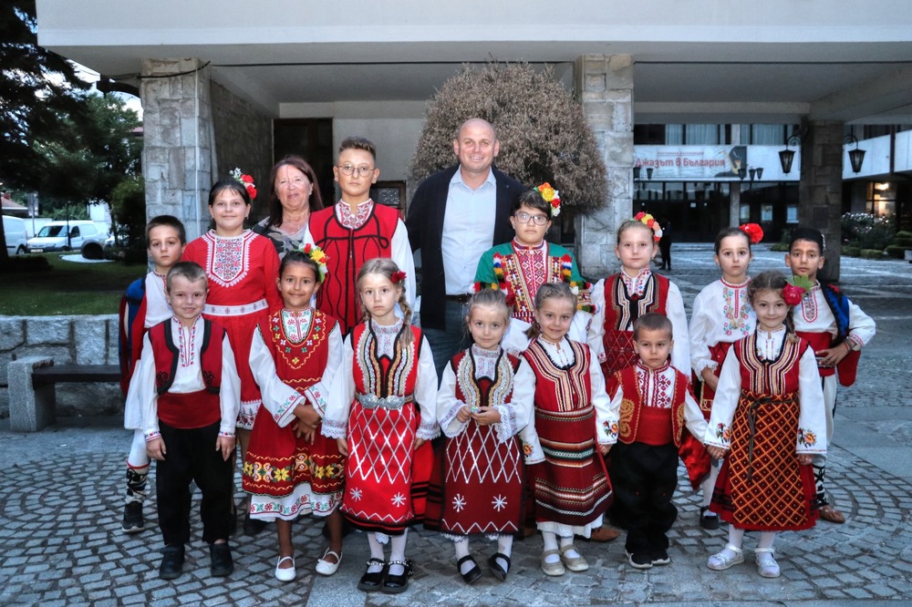 Община Банско: С пълен салон под звездите започна шеснадесетото издание на Лятна филмомания