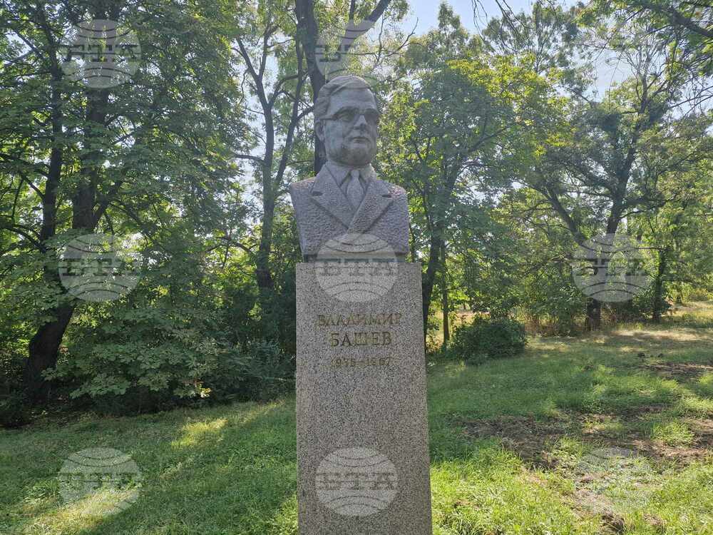 Поезията на Владимир Башев е адресирана към бъдещето, каза пред БТА директорът на Националния литературен музей Атанас Капралов
