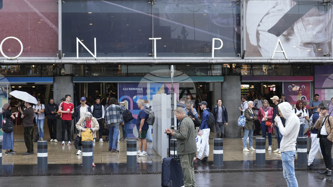 Мъж е извадил нож на гара "Монпарнас" в Париж; полицай е произвел най-малко един изстрел