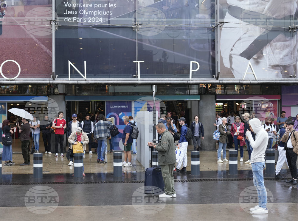 Мъж е извадил нож на гара "Монпарнас" в Париж; полицай е произвел най-малко един изстрел