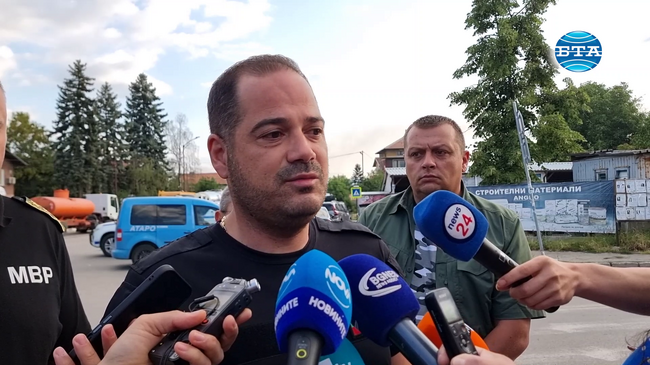 Складът, в който има около два тона тротилов еквивалент, не е засегнат, каза министърът на вътрешните работи Калин Стоянов