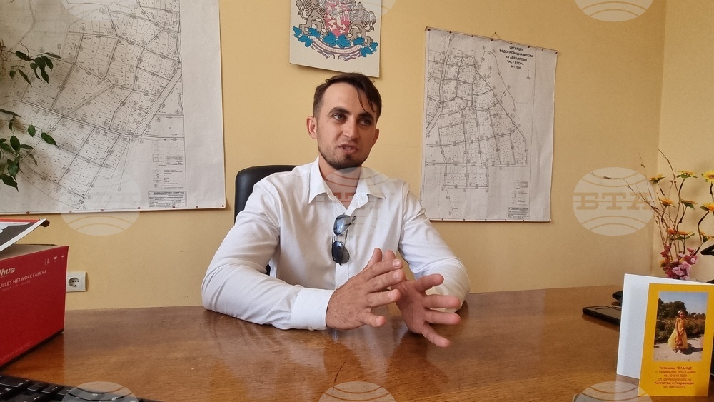 Все по-малко хора рискуват да се занимават с производство на праскови, каза Теньо Божеков, кмет на село Гавраилово, където се провежда "Златна праскова"