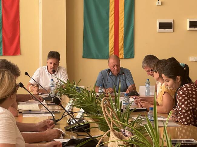 Съветниците в Болярово определиха цени за продажба на дървесина, добита от пострадали от пожарите миналата година общински гори