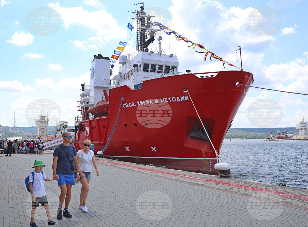 Naval Research Vessel RSV 421 Sets Sail for Antarctica