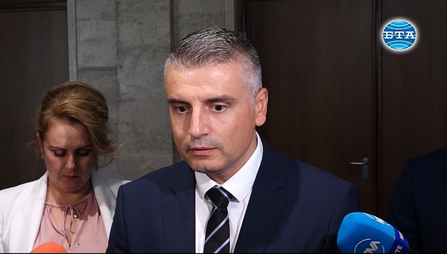 Решението за небитовите потребители на ток няма да доведе до бързо компенсиране на бизнеса, смята Радослав Рибарски от ПП-ДБ