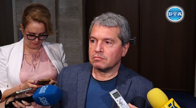 Най-страшното е, че Конституционният съд е политически орган, каза Тошко Йорданов