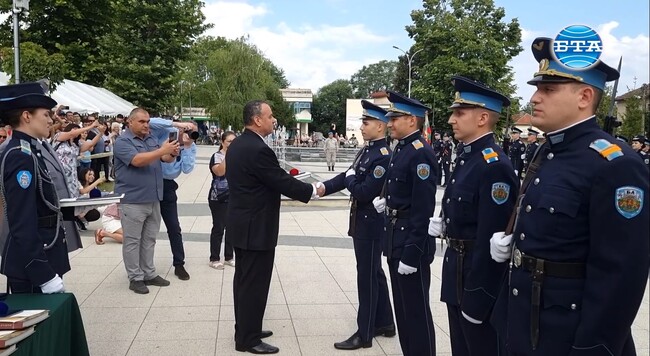 Първи офицерски пагони получиха курсантите от 73-ия випуск на ВВВУ "Георги Бенковски"