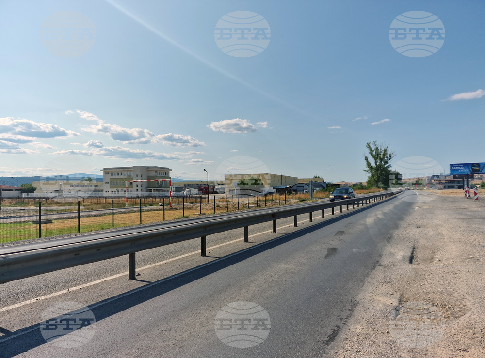 Движението при пътен възел "Бинека" да се осъществява с повишено внимание поради подмяна на мантинели, предупреждава АПИ