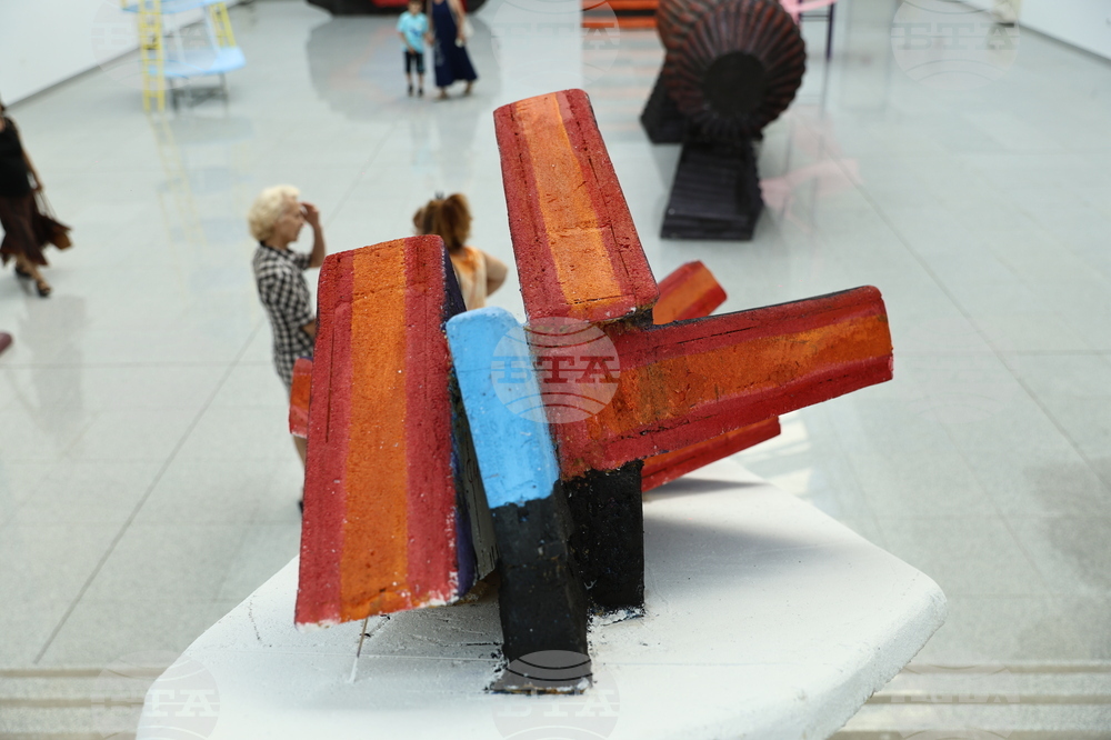 Пловдив - „Хоризонтално, отвесно, наклонено“ - изложба - откриване