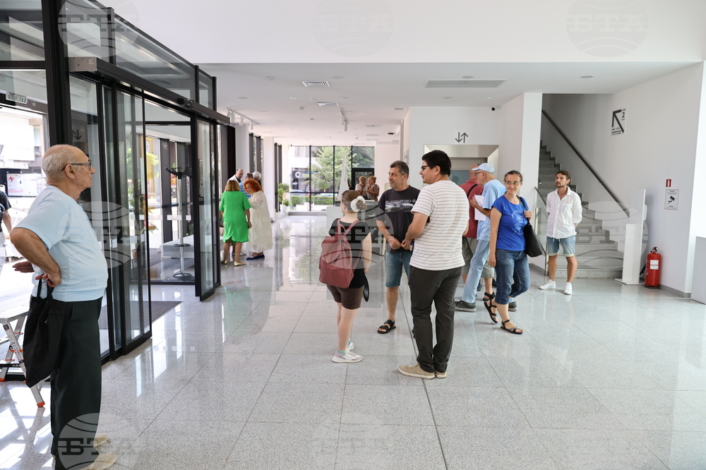 Пловдив - „Хоризонтално, отвесно, наклонено“ - изложба - откриване