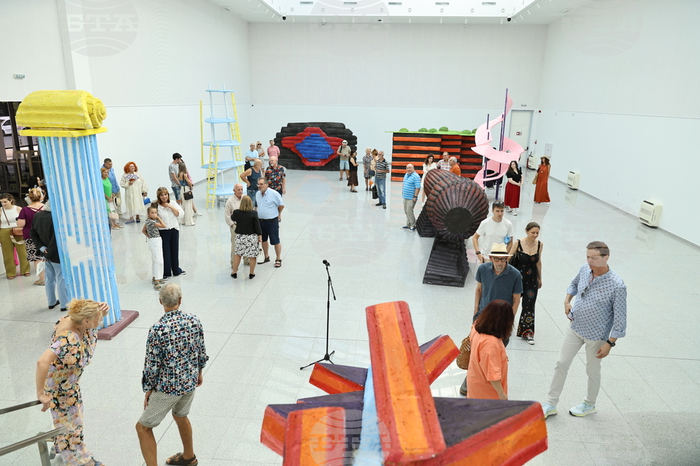 Пловдив - „Хоризонтално, отвесно, наклонено“ - изложба - откриване