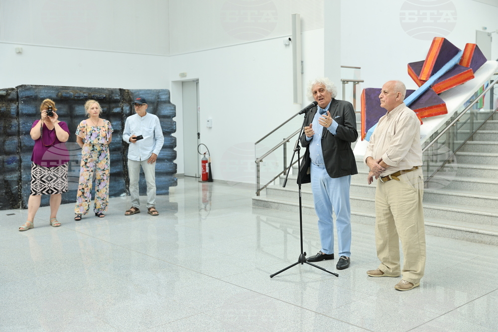 Пловдив - „Хоризонтално, отвесно, наклонено“ - изложба - откриване