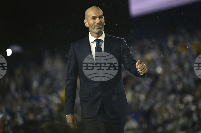 Президентът на Френската футболна федерация Филип Диало е очарован от интереса на Зинедин Зидан към националния тим