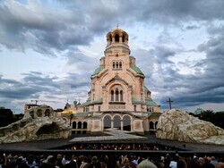 Премиера на музикалната поема „Рилският пустинник“ пред храм-паметника „Св. Александър Невски“, снимка – Даниел Димитров /БТА