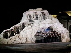 Премиера на музикалната поема „Рилският пустинник“ пред храм-паметника „Св. Александър Невски“, снимка – Даниел Димитров /БТА