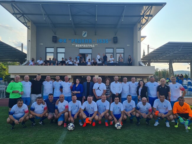 Община Момчилград: Йълдъз Ибрахимова пя в Момчилград за 15-ата Международна среща 