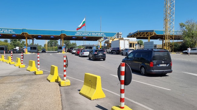 Румънската гранична полиция разпореди мерки за намаляване на времето за изчакване на "Моста на дружбата" при Гюргево и Русе