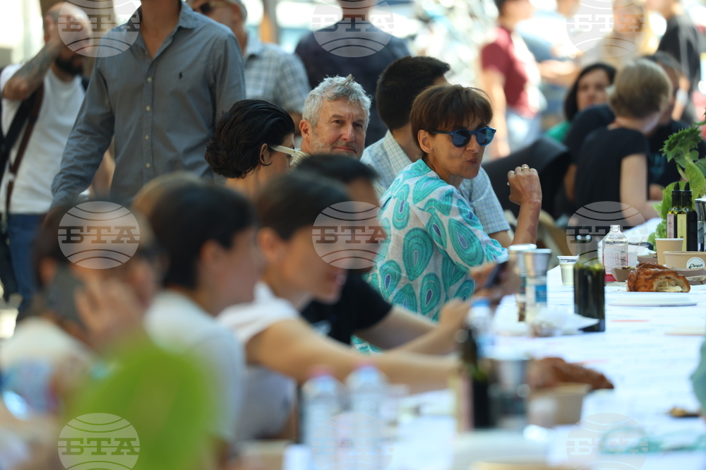 „Голямата маса - донеси храна, опознай съседа“ - инициатива