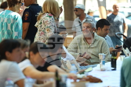 „Голямата маса - донеси храна, опознай съседа“ - инициатива