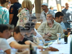 „Голямата маса - донеси храна, опознай съседа“ - инициатива