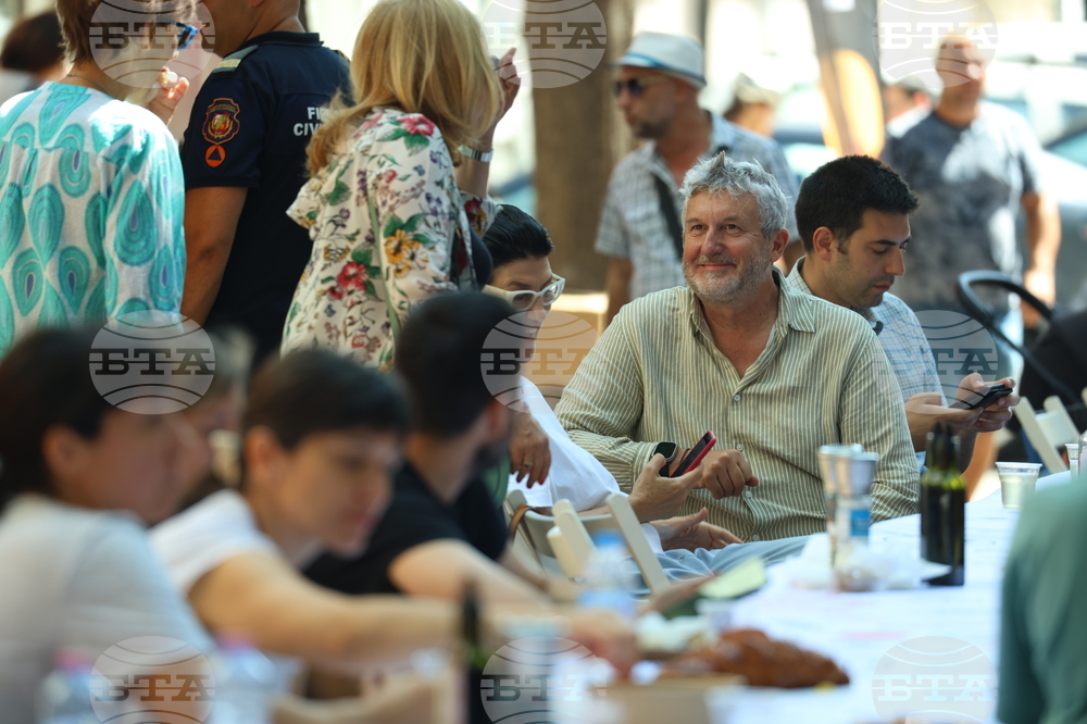 „Голямата маса - донеси храна, опознай съседа“ - инициатива
