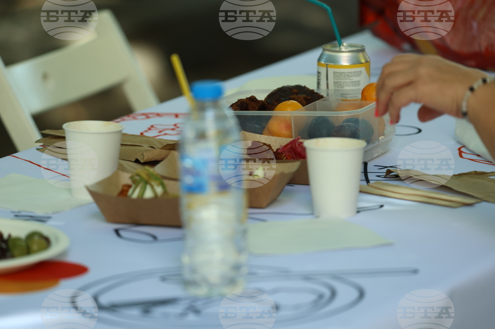 „Голямата маса - донеси храна, опознай съседа“ - инициатива