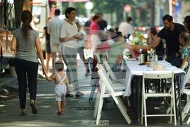 „Голямата маса - донеси храна, опознай съседа“ - инициатива