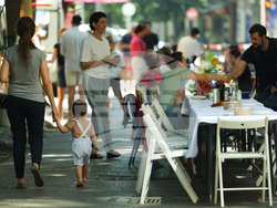 „Голямата маса - донеси храна, опознай съседа“ - инициатива