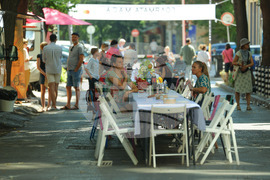 „Голямата маса - донеси храна, опознай съседа“ - инициатива