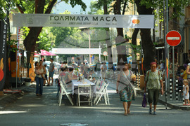 „Голямата маса - донеси храна, опознай съседа“ - инициатива