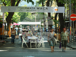 „Голямата маса - донеси храна, опознай съседа“ - инициатива