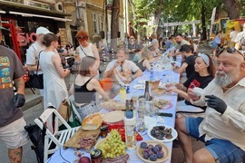 „Голямата маса - донеси храна, опознай съседа“ - инициатива