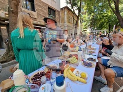 „Голямата маса - донеси храна, опознай съседа“ - инициатива